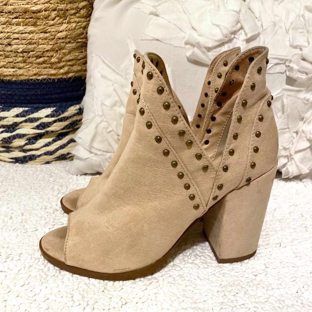 Liliana Studded Peep-Toe Booties Tan Suede Block Heel Open-Toe Ankle Boot 7M